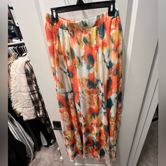 Dresses & Skirts - Floral maxi skirt